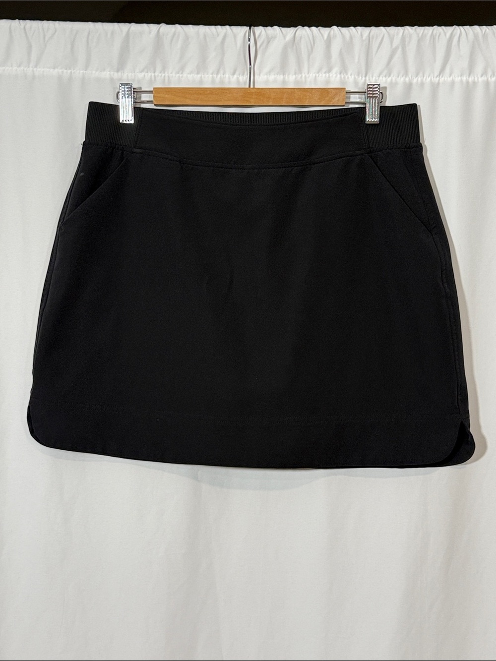 Black Women's Pull-On Mini Skort with Front Pockets